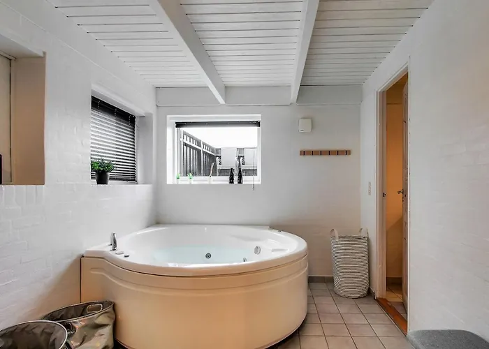 Holiday home Hansina - 500m From The Sea By Interhome *