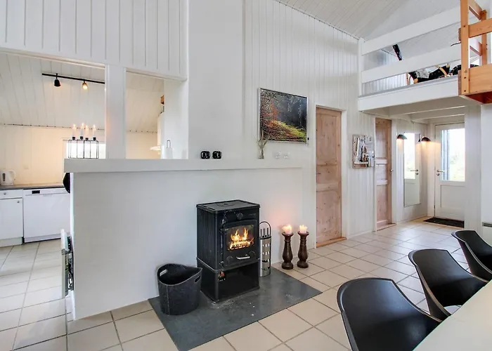 Hansina - 500m From The Sea By Interhome